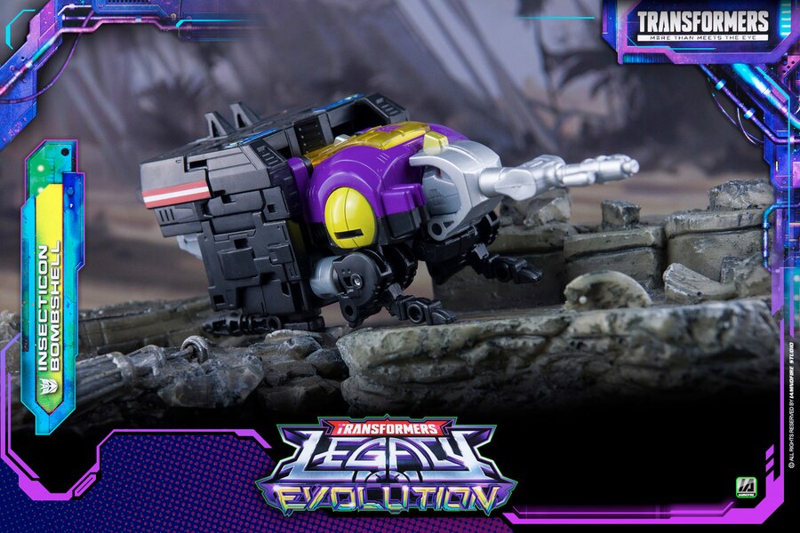 Insecticon Bombshell Legacy Evolution Toy Photography By IAMNOFIRE  (7 of 18)